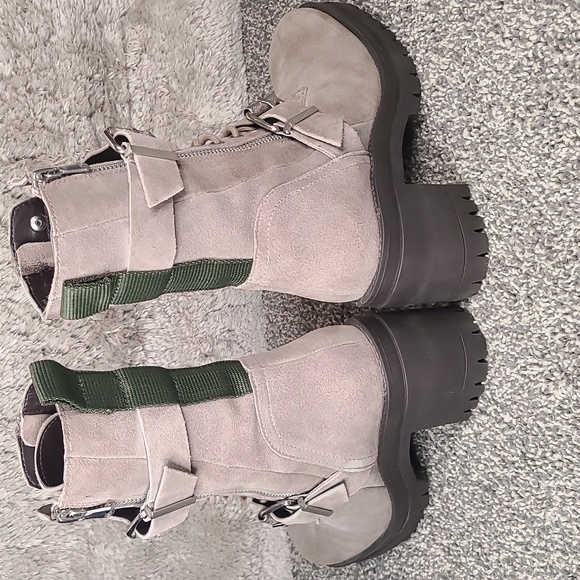 Charles by Charles David womens Clout bootie, Taupe size 6.5 - Picture 2 of 10